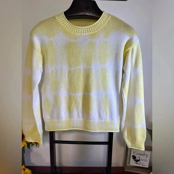 Elizabeth and James Sweaters - Elizabeth & James women’s size XS long sleeve 100% cotton yellow & white Sweater